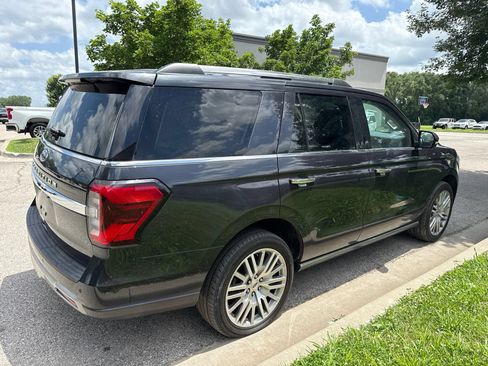 Used 2024 Ford Expedition Limited AWD/4WD image 5