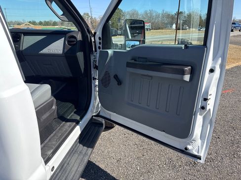 Used 2014 Ford F450 XL image 17