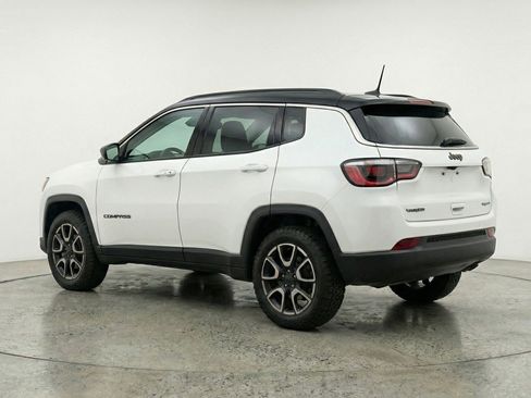 Used 2025 Jeep Compass Trailhawk AWD/4WD image 6