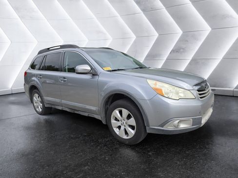 Used 2011 Subaru Outback 2.5i Limited w/ PWR Moonroof Pkg AWD/4WD image 2