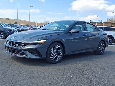 New 2026 Hyundai Elantra Limited FWD image 2