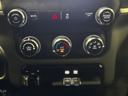 Used 2022 RAM 2500 Big Horn AWD/4WD image 34