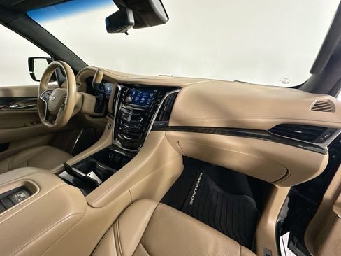 Used 2018 Cadillac Escalade Platinum AWD/4WD image 44