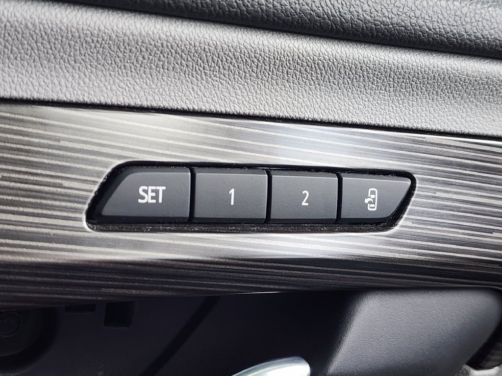 Used 2019 GMC Terrain SLT w/ Preferred Package FWD image 28