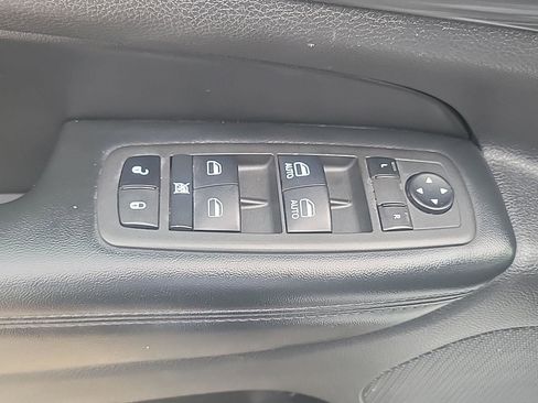 Used 2022 Jeep Grand Cherokee Laredo X image 9