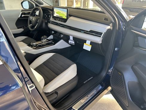 New 2026 Mitsubishi Outlander SE image 24