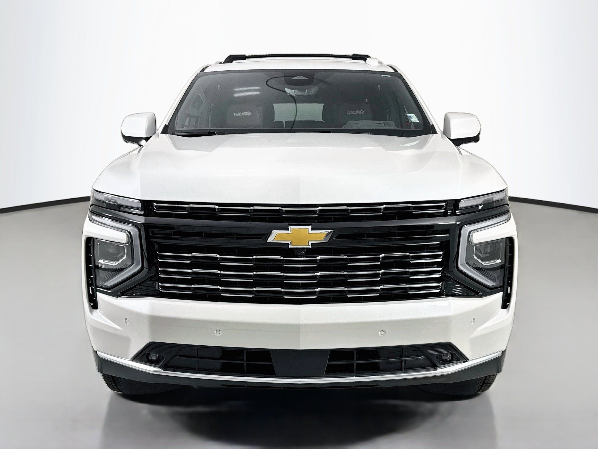 Used 2025 Chevrolet Suburban High Country AWD/4WD image 2
