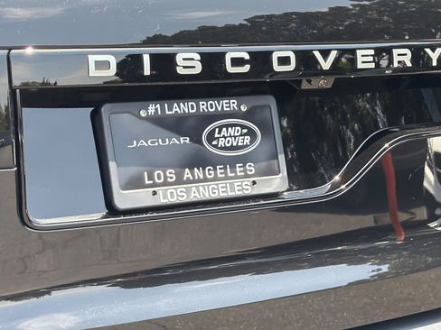 Certified 2025 Land Rover Discovery S AWD/4WD image 31