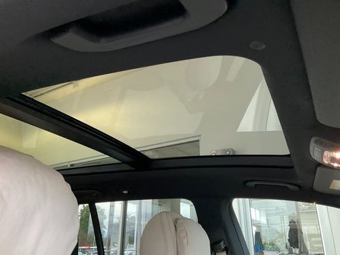 Used 2025 Mercedes-Benz GLS 580 4MATIC image 12