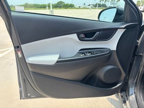 Used 2023 Hyundai Kona SEL w/ Cargo Package FWD image 7
