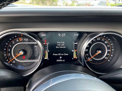 Used 2022 Jeep Gladiator Overland w/ Cold Weather Group AWD/4WD image 26