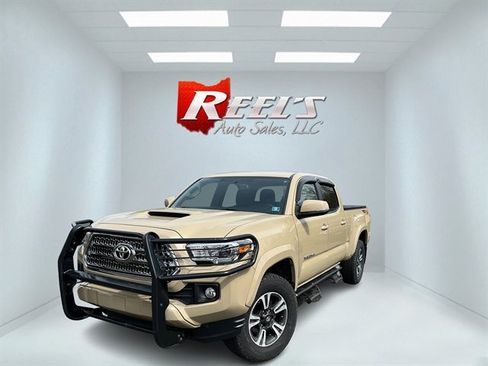 Used 2017 Toyota Tacoma TRD Sport w/ Tow Package image 1