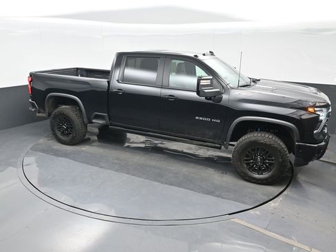 Used 2024 Chevrolet Silverado 2500 ZR2 w/ Technology Package image 23