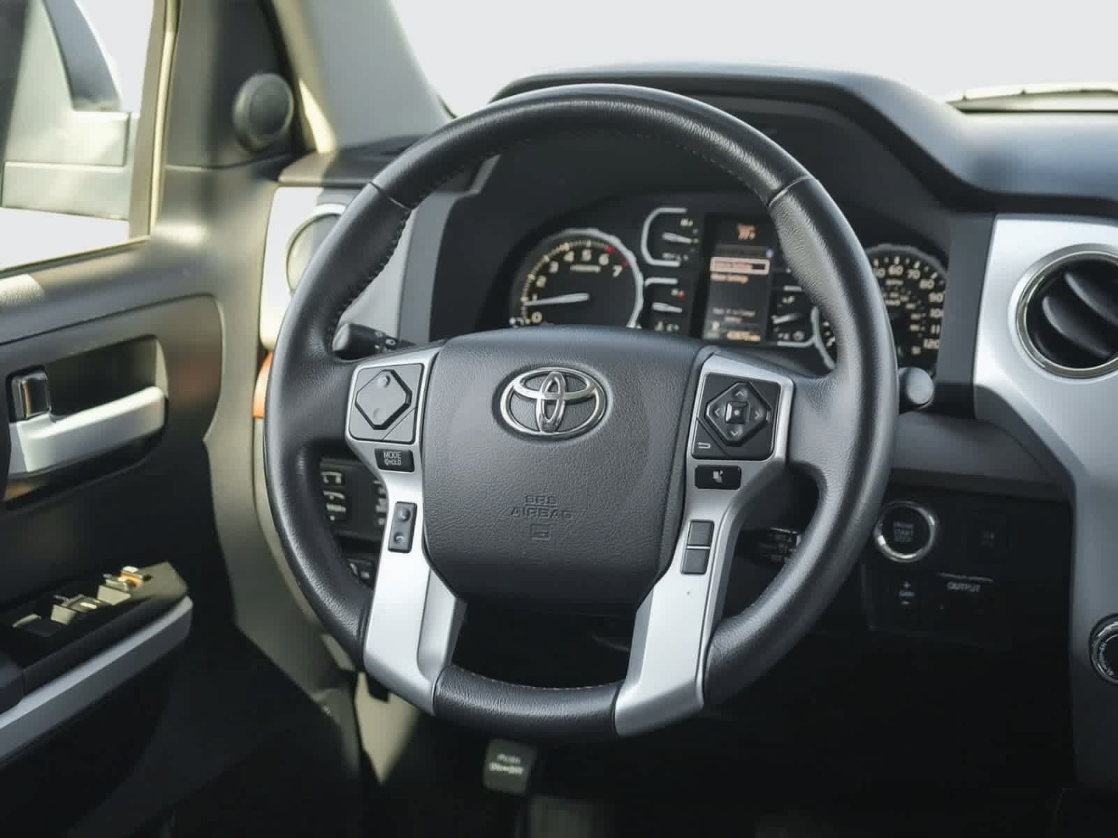 Used 2020 Toyota Tundra Limited w/ Limited Premium Package AWD/4WD image 19