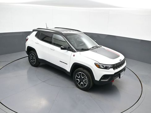 Used 2025 Jeep Compass Trailhawk AWD/4WD image 35