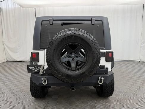 Used 2015 Jeep Wrangler Unlimited Rubicon w/ Connectivity Group AWD/4WD image 5