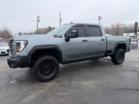 Used 2024 GMC Sierra 2500 AT4X w/ AT4X AEV Edition image 3