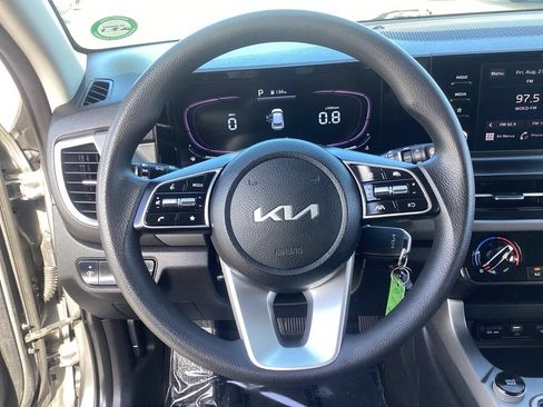 Used 2024 Kia Seltos LX AWD/4WD image 16