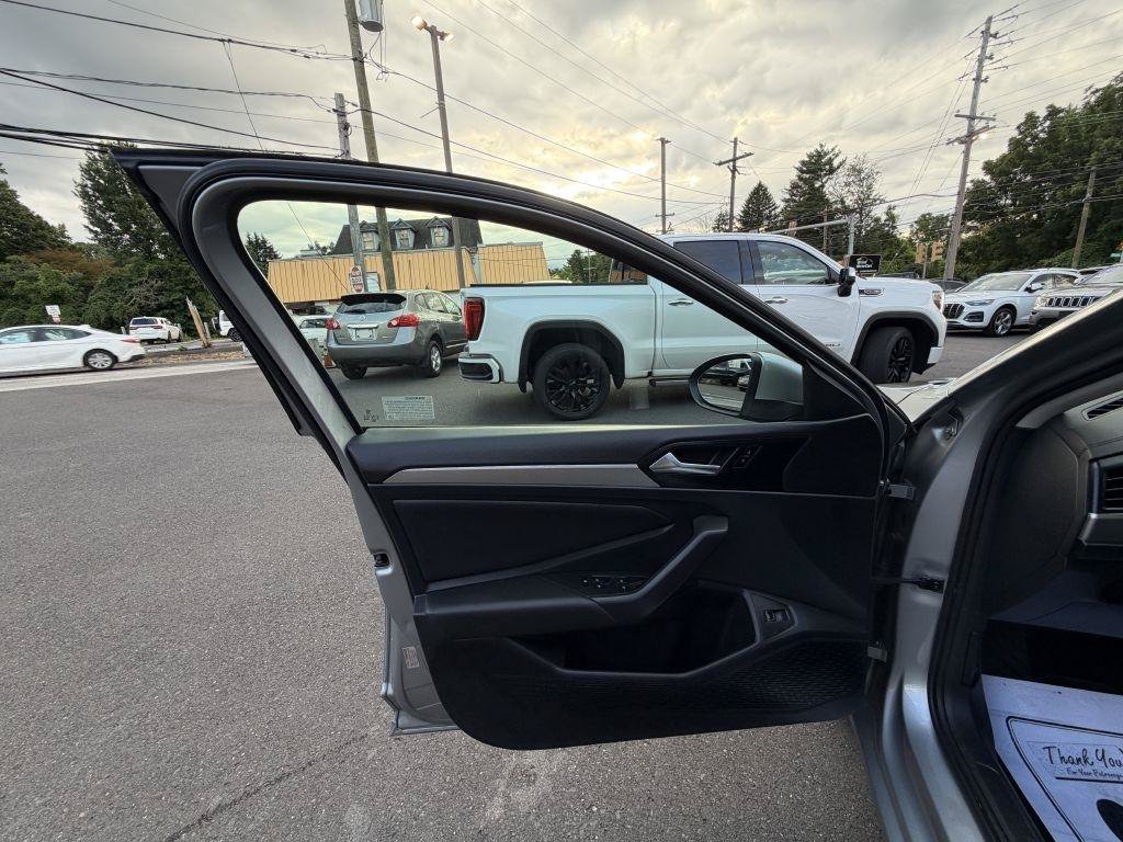 Used 2019 Volkswagen Jetta SE FWD image 13