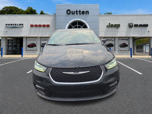 Certified 2023 Chrysler Pacifica Touring-L FWD image 9