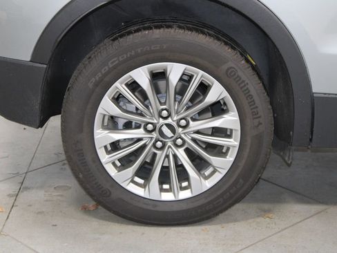 Used 2024 Cadillac XT4 Premium Luxury image 12