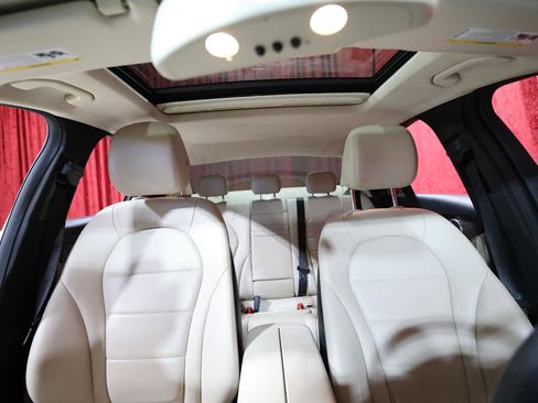 Used 2018 Mercedes-Benz C 300 Sedan image 23