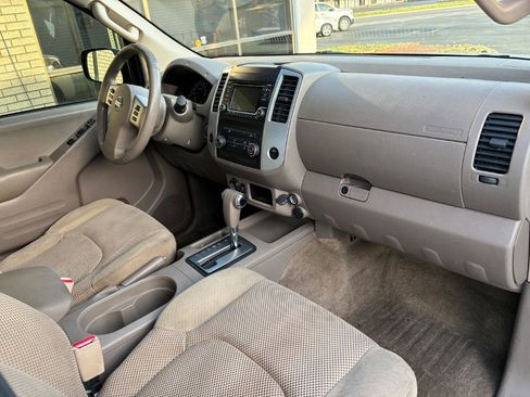 Used 2015 Nissan Frontier SV image 19