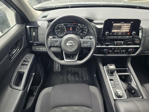 Certified 2025 Nissan Pathfinder SV AWD/4WD image 14