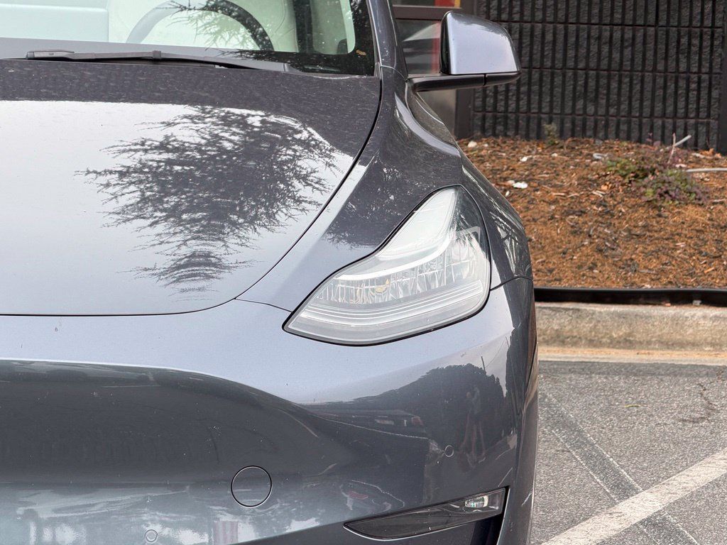 Used 2022 Tesla Model Y Long Range AWD/4WD image 5