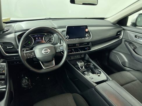 Used 2025 Nissan Rogue SV image 28