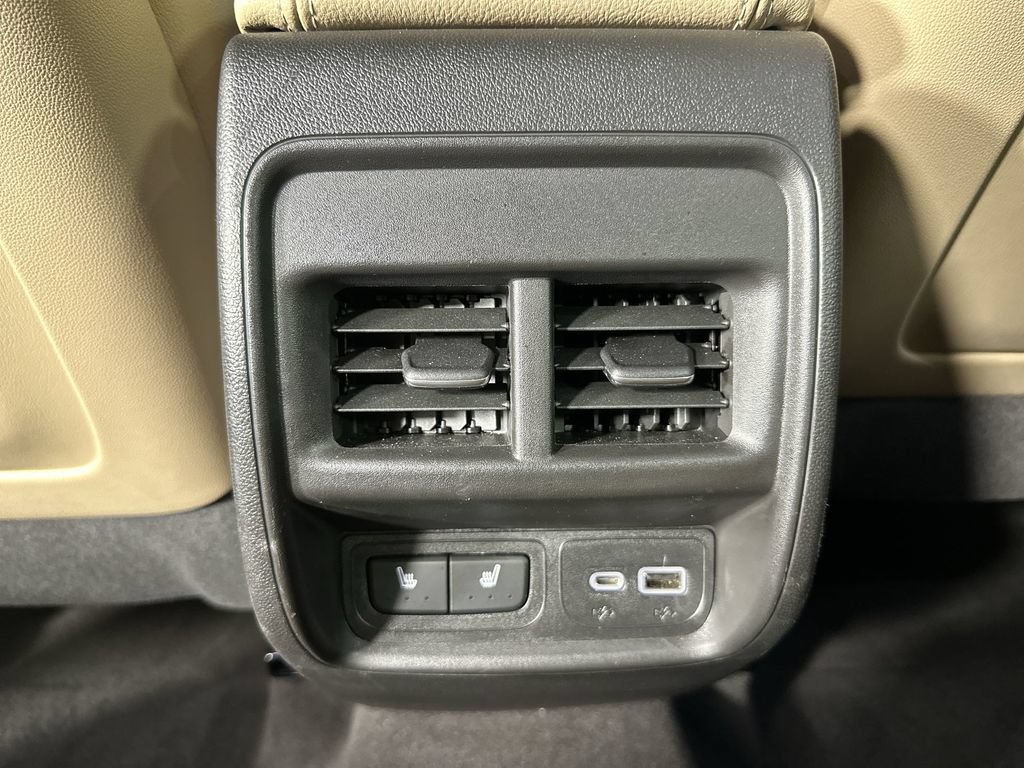 Used 2024 Cadillac XT4 Luxury w/ Cold Weather Package AWD/4WD image 25