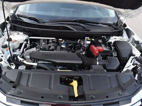 Used 2024 Nissan Rogue S image 17