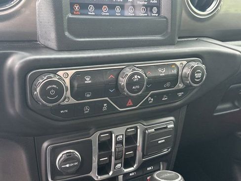 Used 2020 Jeep Gladiator Overland w/ Safety Group AWD/4WD image 32