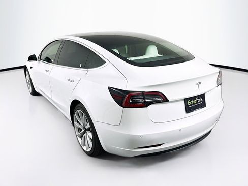 Used 2020 Tesla Model 3 Standard Range RWD image 5