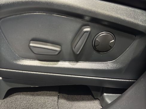 Used 2024 Ford Explorer ST w/ Technology Package image 17