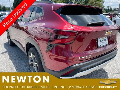 Used 2024 Chevrolet Trax LT FWD image 37