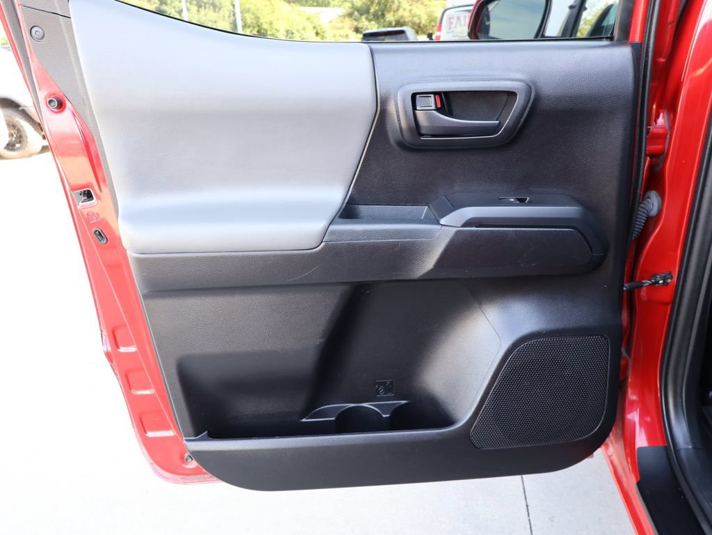 Used 2020 Toyota Tacoma SR AWD/4WD image 23