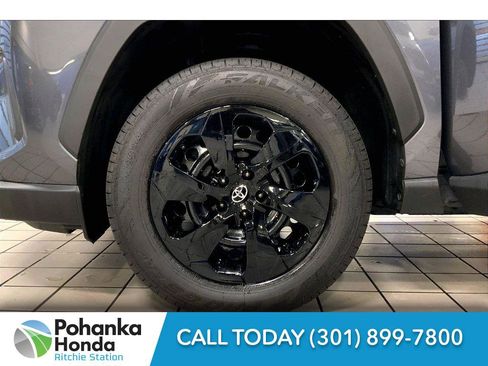 Used 2021 Toyota RAV4 LE image 8