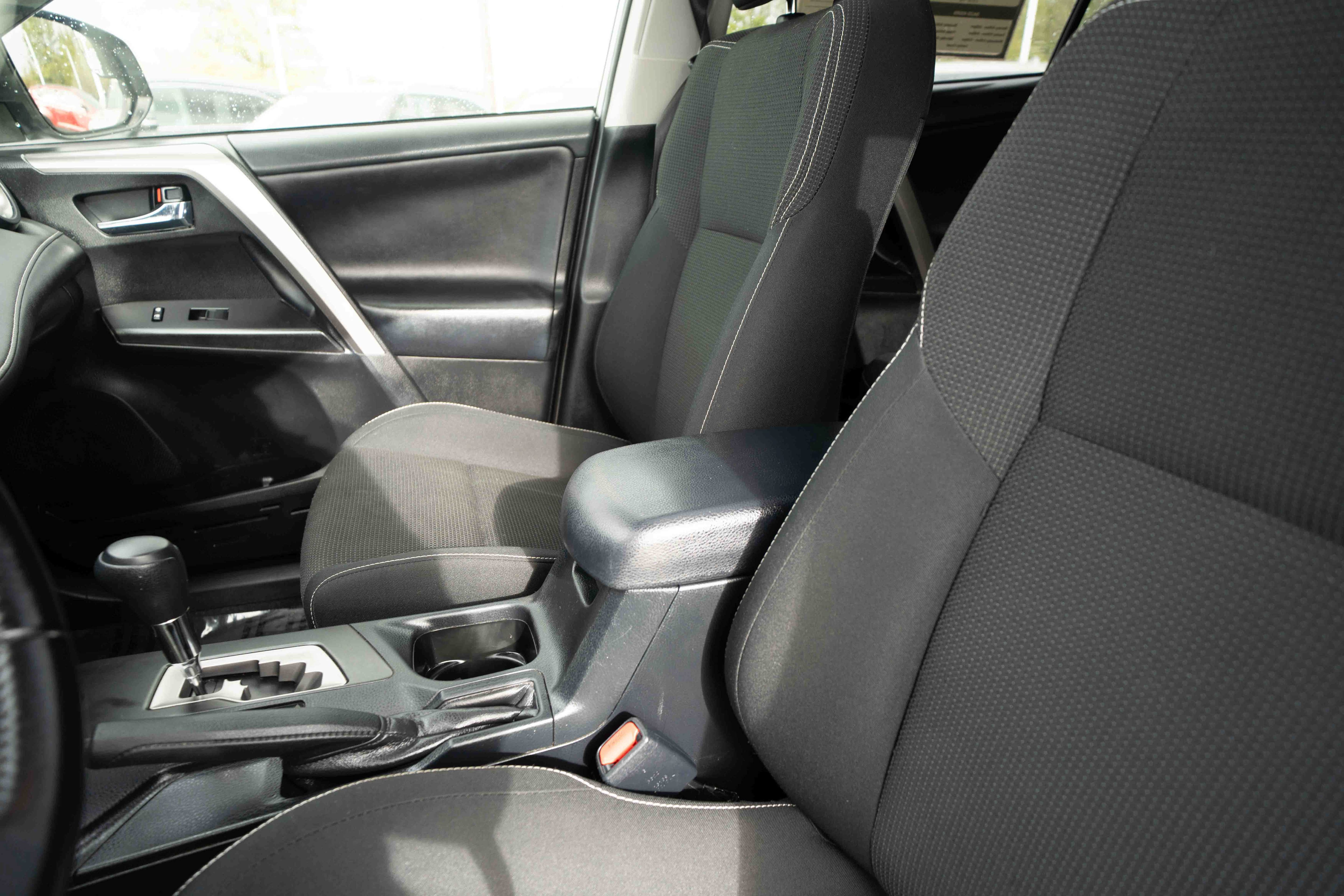Used 2016 Toyota RAV4 XLE AWD/4WD image 10