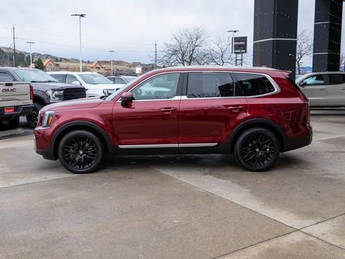 Used 2023 Kia Telluride EX w/ EX Captain's Chair Package image 4