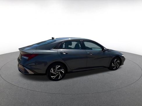 Used 2025 Hyundai Elantra Limited FWD image 15