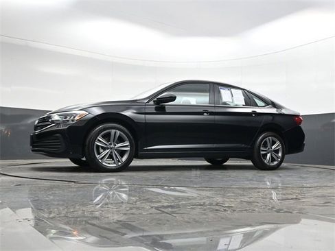 Used 2024 Volkswagen Jetta SE image 30