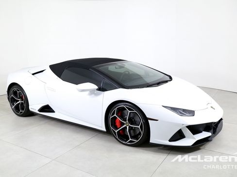 Used 2020 Lamborghini Huracan EVO image 3