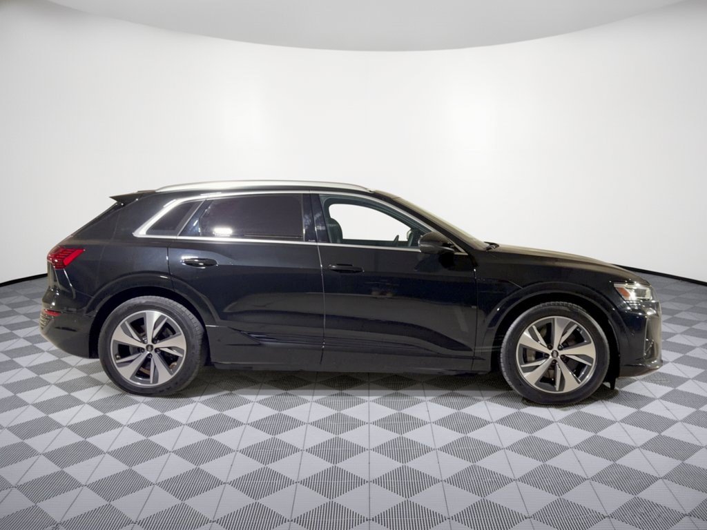 Used 2024 Audi Q8 e-tron Premium Plus AWD/4WD image 8