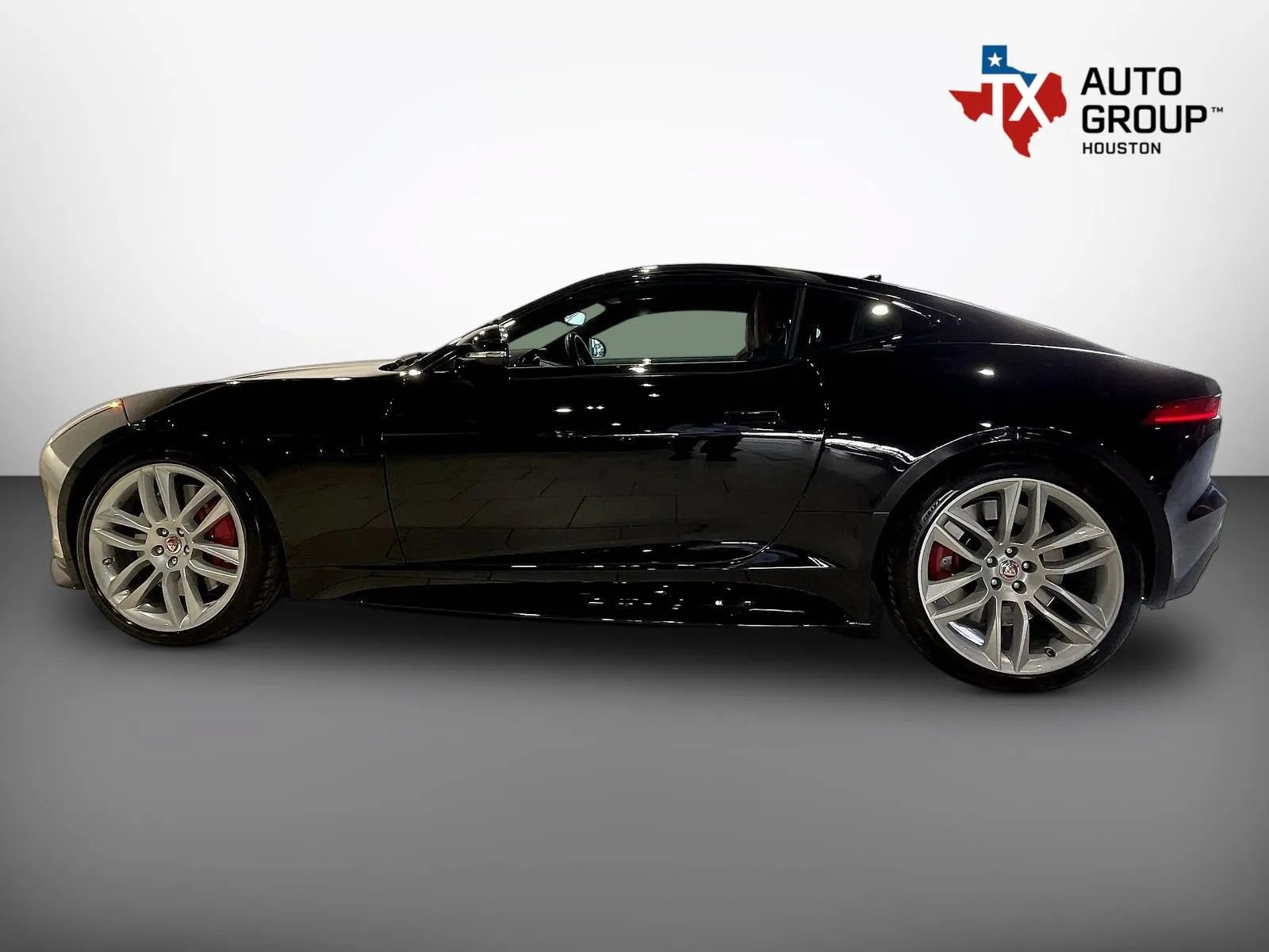 Used 2017 Jaguar F-TYPE R AWD/4WD image 10