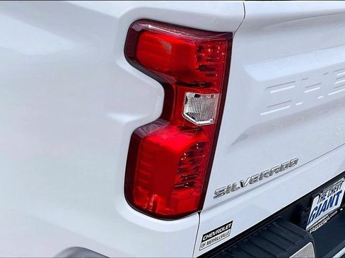 Used 2023 Chevrolet Silverado 1500 LT AWD/4WD image 27