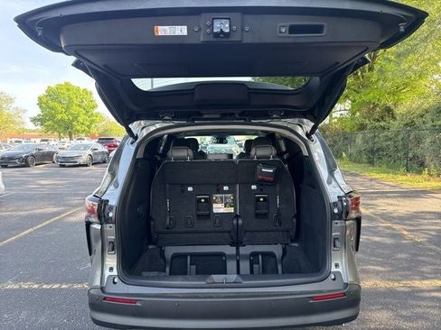New 2026 Toyota Sienna XLE FWD image 11
