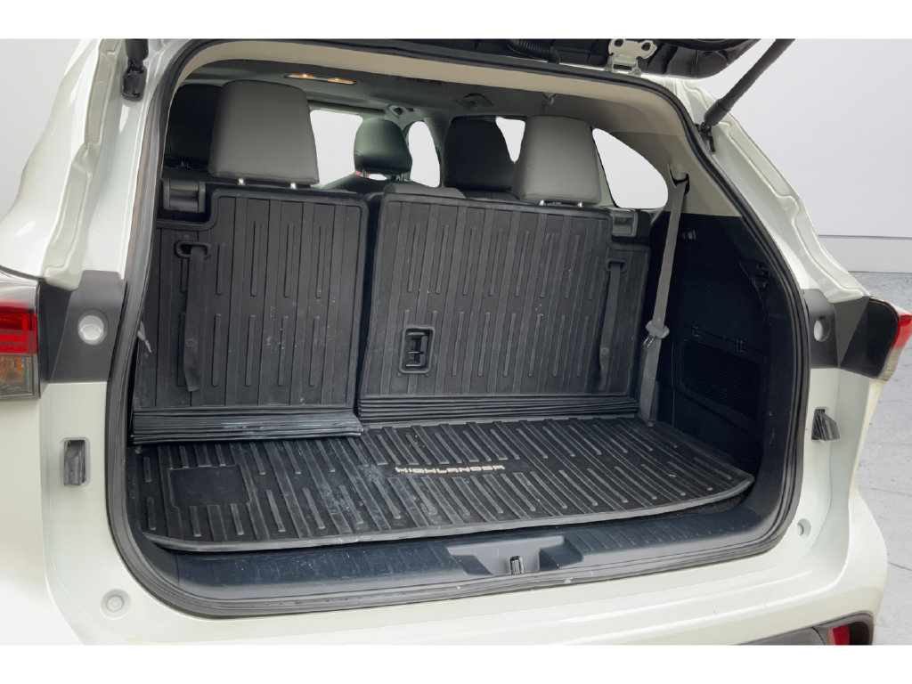 Used 2024 Toyota Highlander XLE FWD image 18