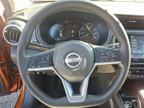 Certified 2022 Nissan Kicks SV w/ Interior Electronics Package image 18
