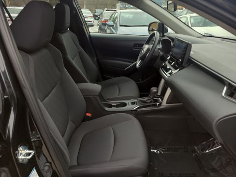 Certified 2022 Toyota Corolla Cross LE image 17